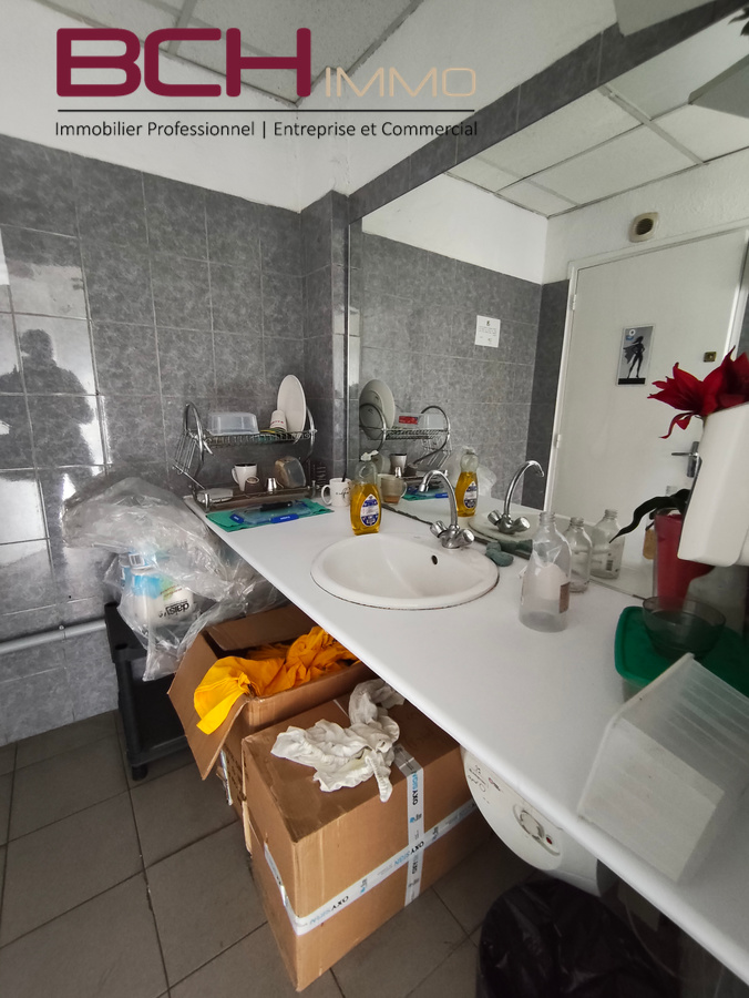 Entrepts & Locaux d'activit - Marseille 15me