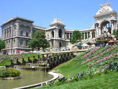 L'agence immobilire BCH IMMO spcialise en vente et location de locaux commerciaux   Marseille, vous propose ce local commercial  louer,  trs lumineux, bnficiant d'une forte visibilit, situ au coeur des 5 avenues  Marseille 13004