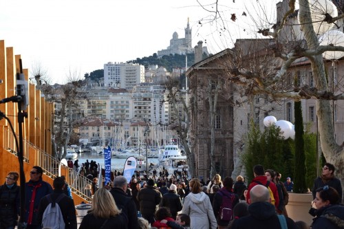 L'agence immobilire BCH IMMO spcialise en vente de locaux commerciaux  Marseille, vous propose la vente du droit au bail de ce local en zone trouristique situ face au Vieux-Port proche de l'hotel Intercontinental avec possibilit de terrasse -  