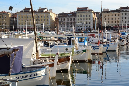 L'agence BCHIMMO, spcialiste en immobilier commercial, vous propose la location de ce local commercial proche du Panier, 13002 Marseille